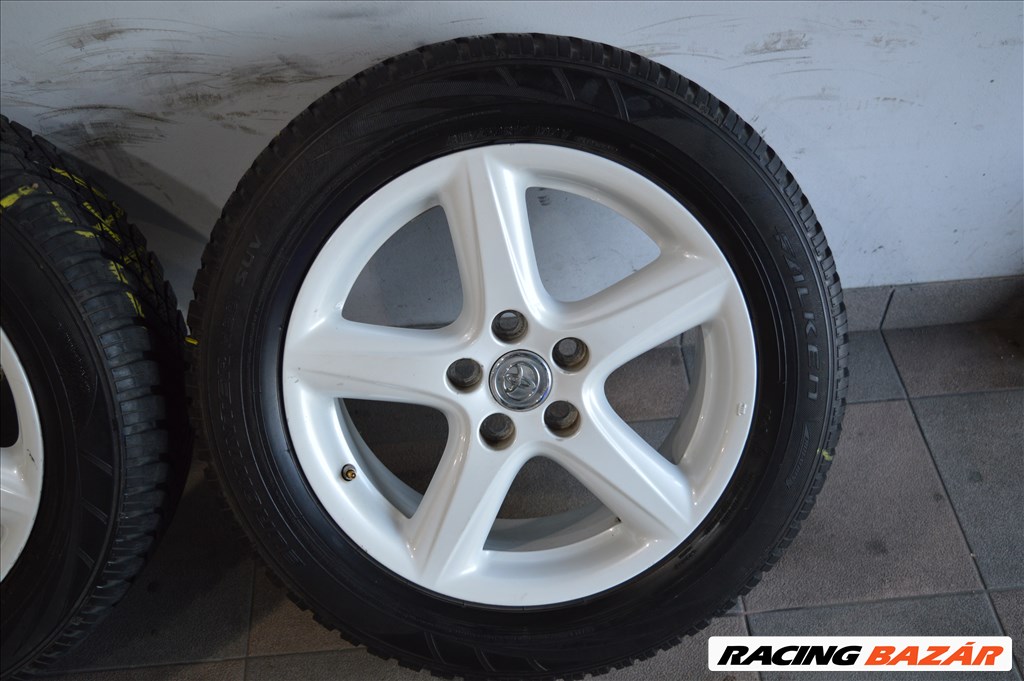  5x114.3 lyukosztású 17" alufelni,  215/60 újszerű Falken téli gumi  9. kép