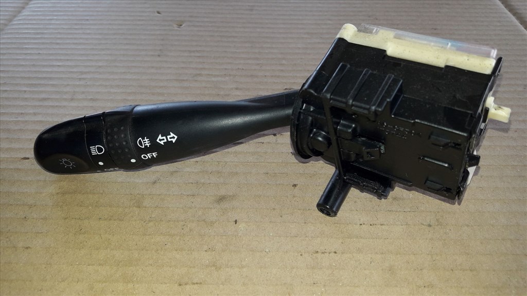 Suzuki Swift III 04-10 Index Kapcsoló 173 744 1. kép