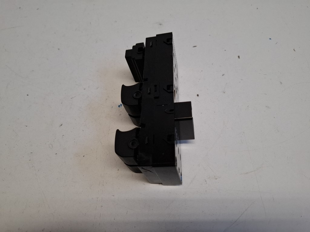 Kia Venga bal elsõ ablakemelõ kapcsoló 935701K000 2. kép