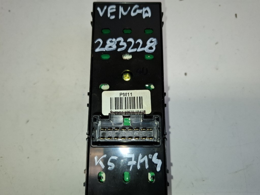 Kia Venga bal elsõ ablakemelõ kapcsoló 935701K000 3. kép