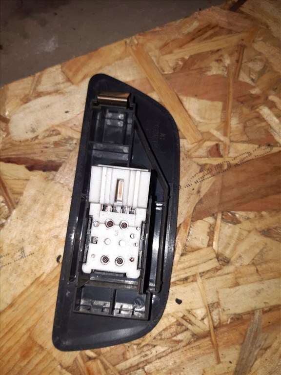 Suzuki Ignis 03-07 Ablakemelõ Kapcsoló 2. kép