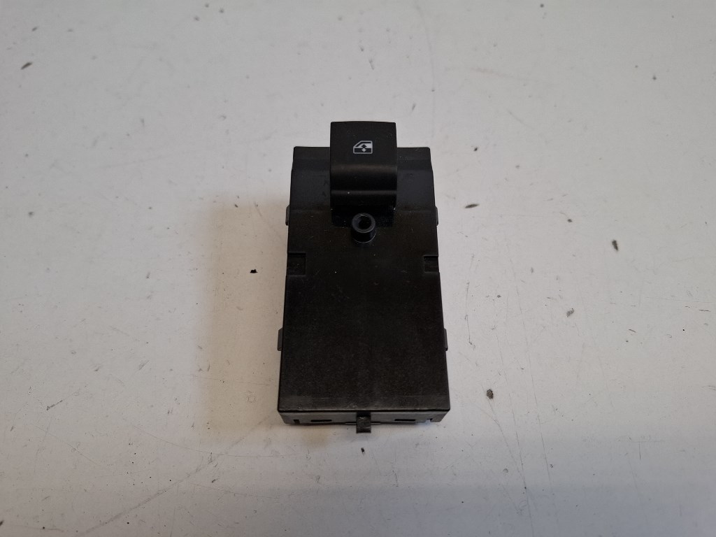 Opel Astra K jobb elsõ ablakemelõ kapcsoló 13408448 1. kép