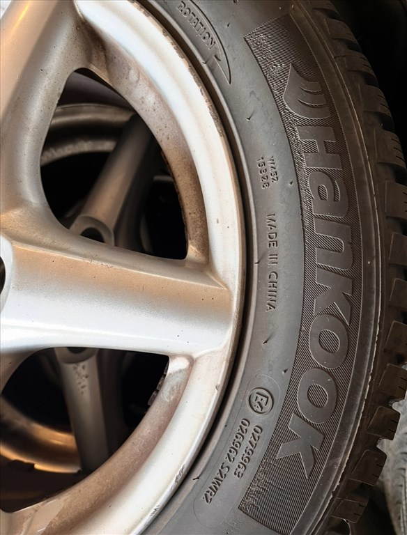  5x108 lyukosztású 16" használt Enzo alufelni, rajta 205/55 használt Hankook téli gumi gumi  3. kép