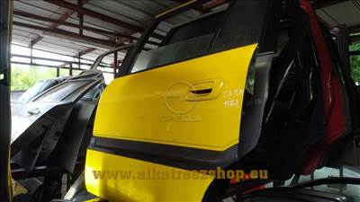 Opel Zafira A bal hátsó ajtó sárga fóliás