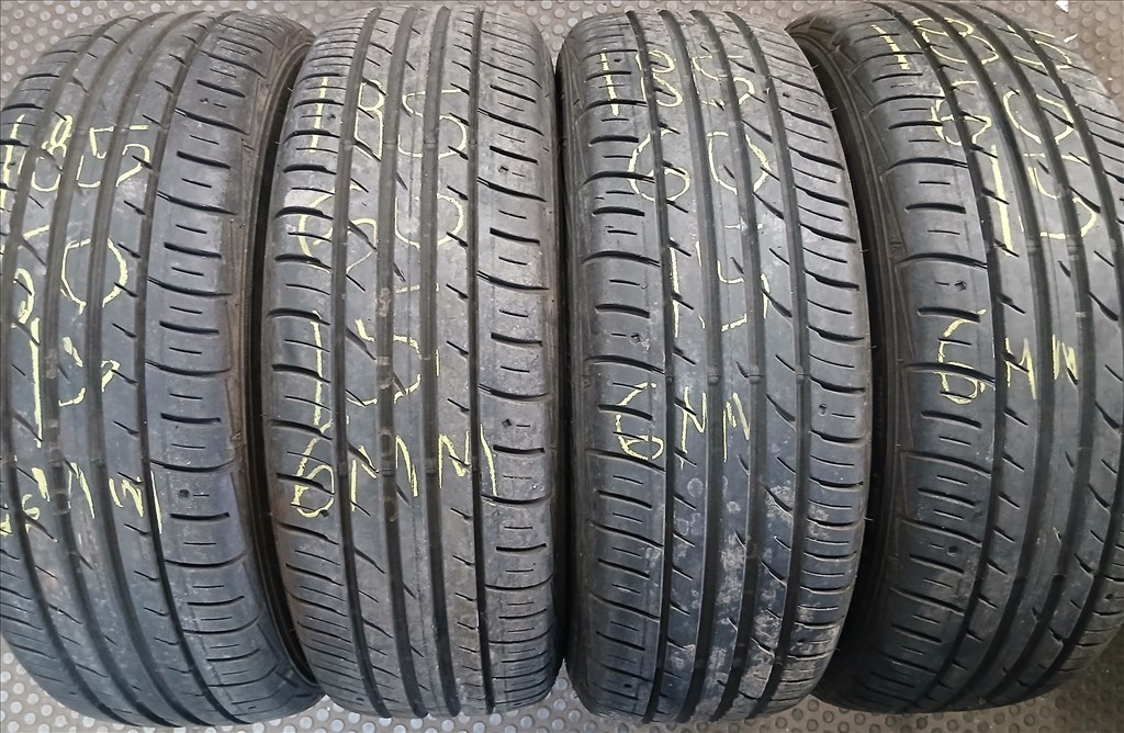  Toyota Yaris - Suzuki Swift 4x100 15" lemezfelni, rajta 185/60 használt Falken nyári gumik  1. kép