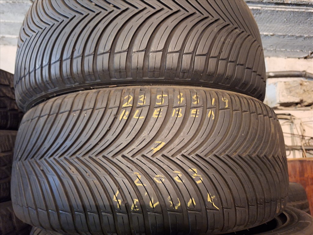  235/45/19"  Kleber négyévszakos gumi  1. kép