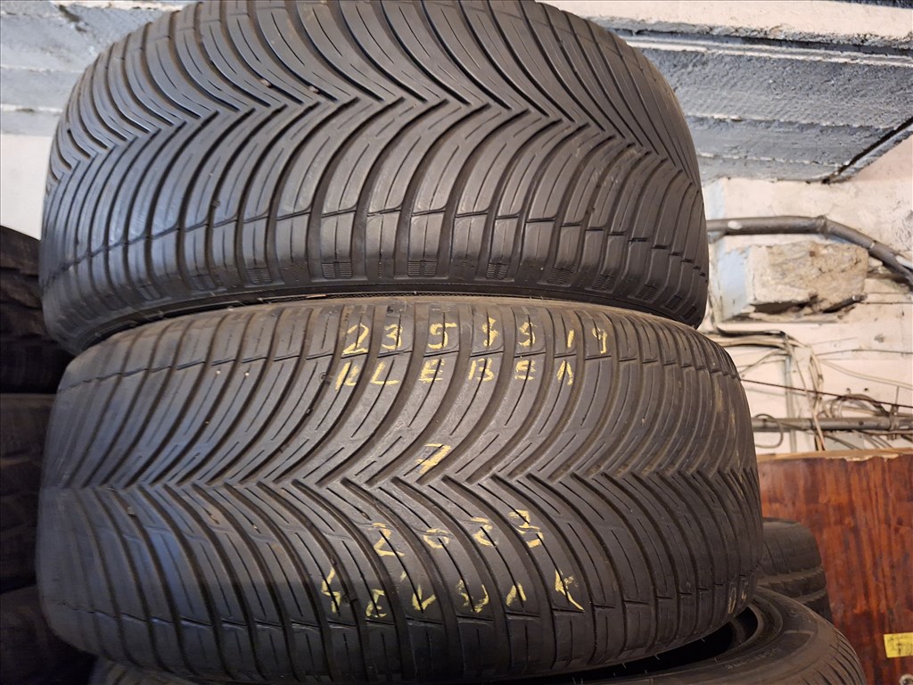  235/45/19"  Kleber négyévszakos gumi  2. kép