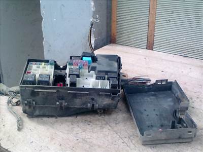 MAZDA 3 03.10-06.06 Biztosítéktábla BCM BSI BSM SAM GEM modul Motortér