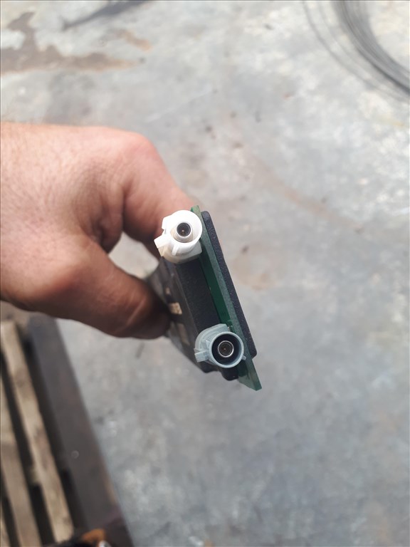 Audi A4 B6 Sedan antenna erősítő 8E5 035 225 A 8e5035225a 3. kép