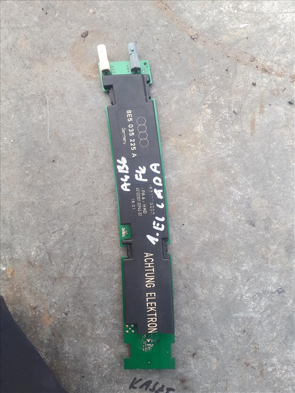 Audi A4 B6 Sedan antenna erősítő 8E5 035 225 A 8e5035225a 1. kép