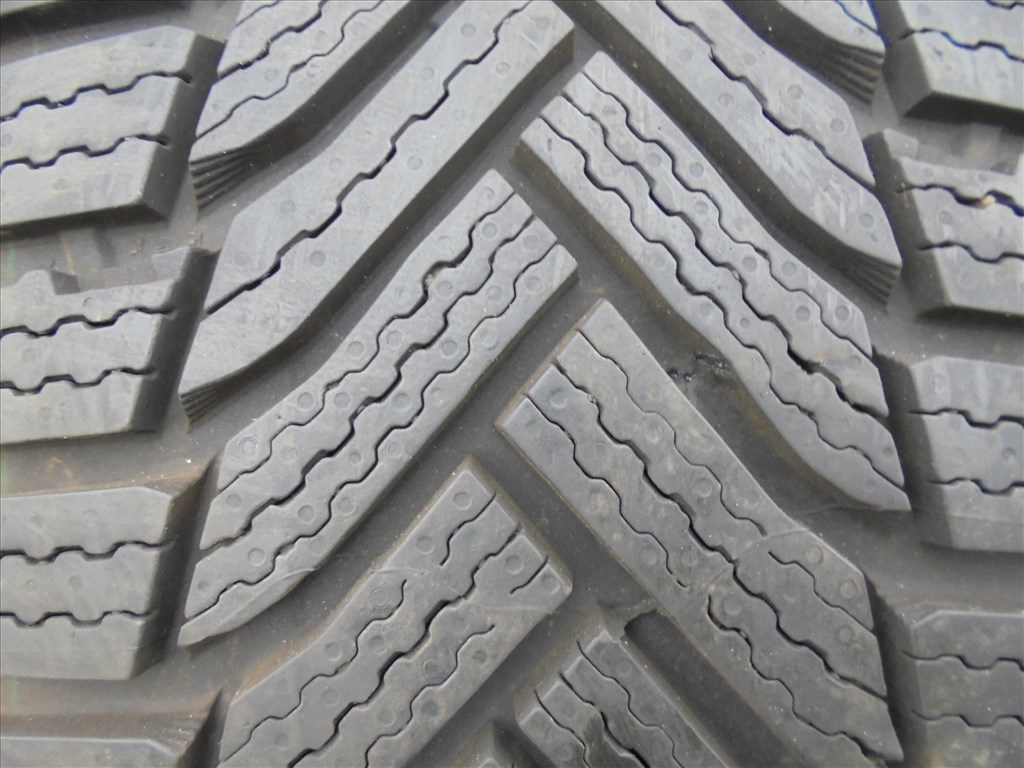 Michelin 195/60 R 16-os szinte új téli gumi eladó 3. kép