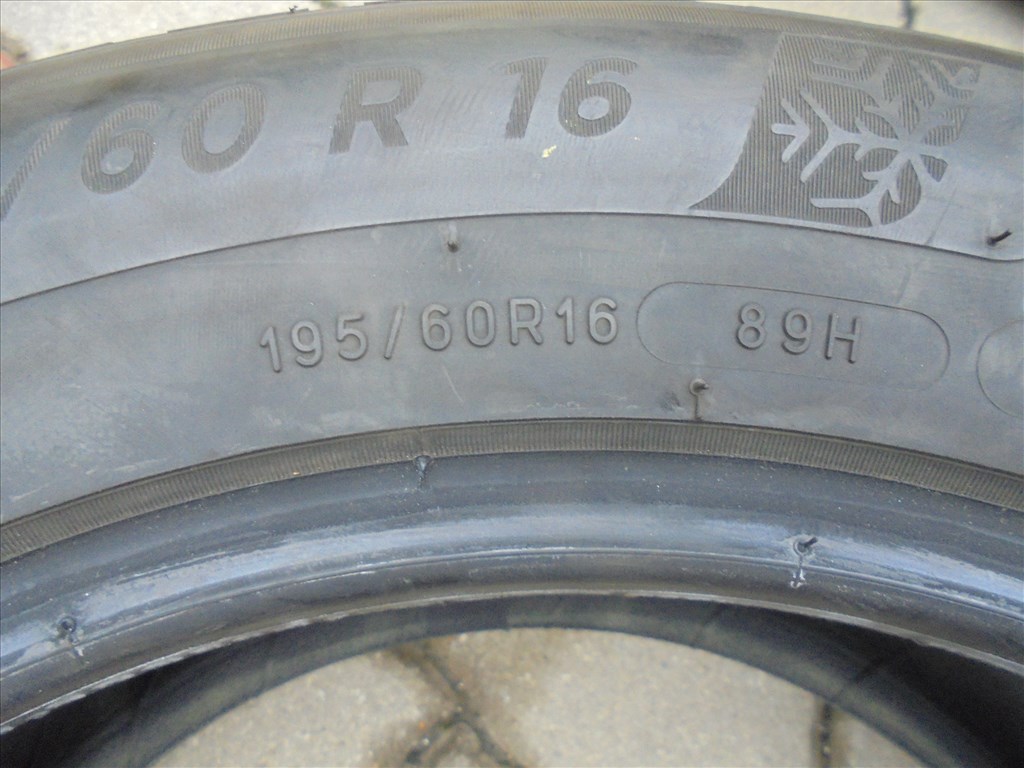 Michelin 195/60 R 16-os szinte új téli gumi eladó 4. kép