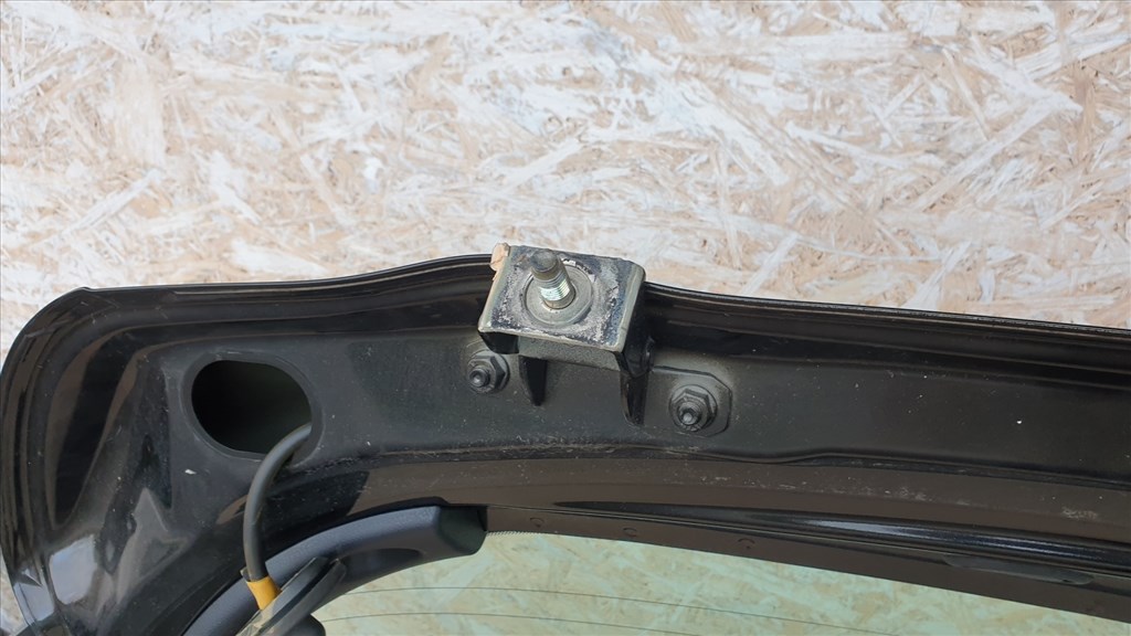 512315 Nissan Juke 2013, Csomagtérajtó, Komletten, Fekete. 13. kép