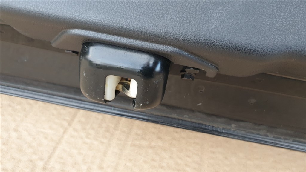 512315 Nissan Juke 2013, Csomagtérajtó, Komletten, Fekete. 14. kép