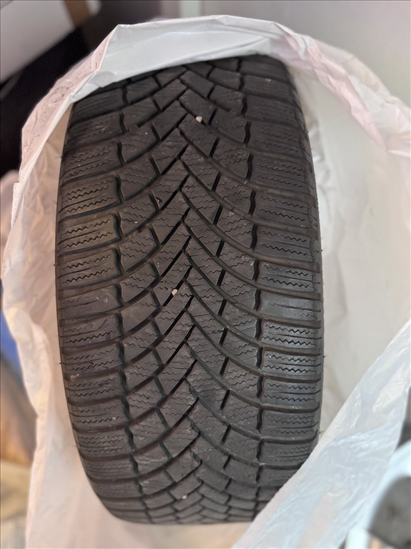  225/40 19" használt Bridgestone téli gumik 4db 2. kép