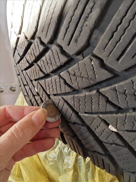  5x114.3 lyukosztású 16" használt lemezfelni, rajta 205/55 használt Continental wintercontact gumi  2. kép