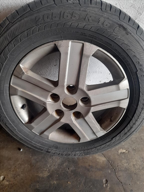  5x118 lyukosztású 16" használt alufelni, rajta 205/65 újszerű Semperit teherautó gumi gumi  1. kép