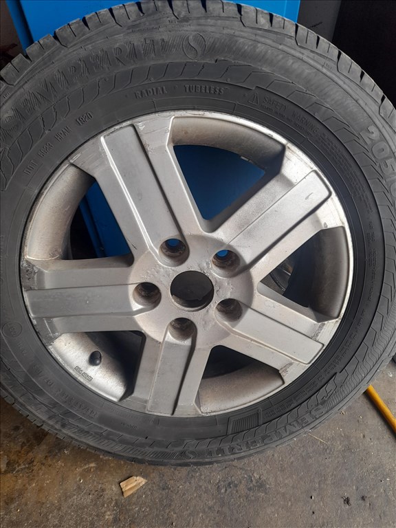  5x118 lyukosztású 16" használt alufelni, rajta 205/65 újszerű Semperit teherautó gumi gumi  2. kép
