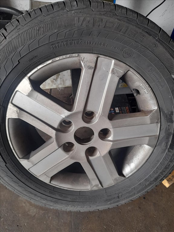  5x118 lyukosztású 16" használt alufelni, rajta 205/65 újszerű Semperit teherautó gumi gumi  3. kép