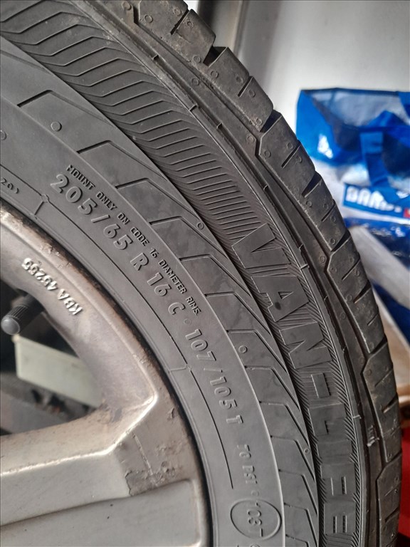  5x118 lyukosztású 16" használt alufelni, rajta 205/65 újszerű Semperit teherautó gumi gumi  6. kép