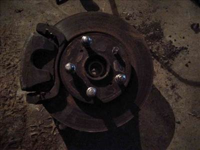 Suzuki Grand Vitara 05- Jobb Első Csonkállvány Kerékaggyal  Féknyereg  ABS Jeladó