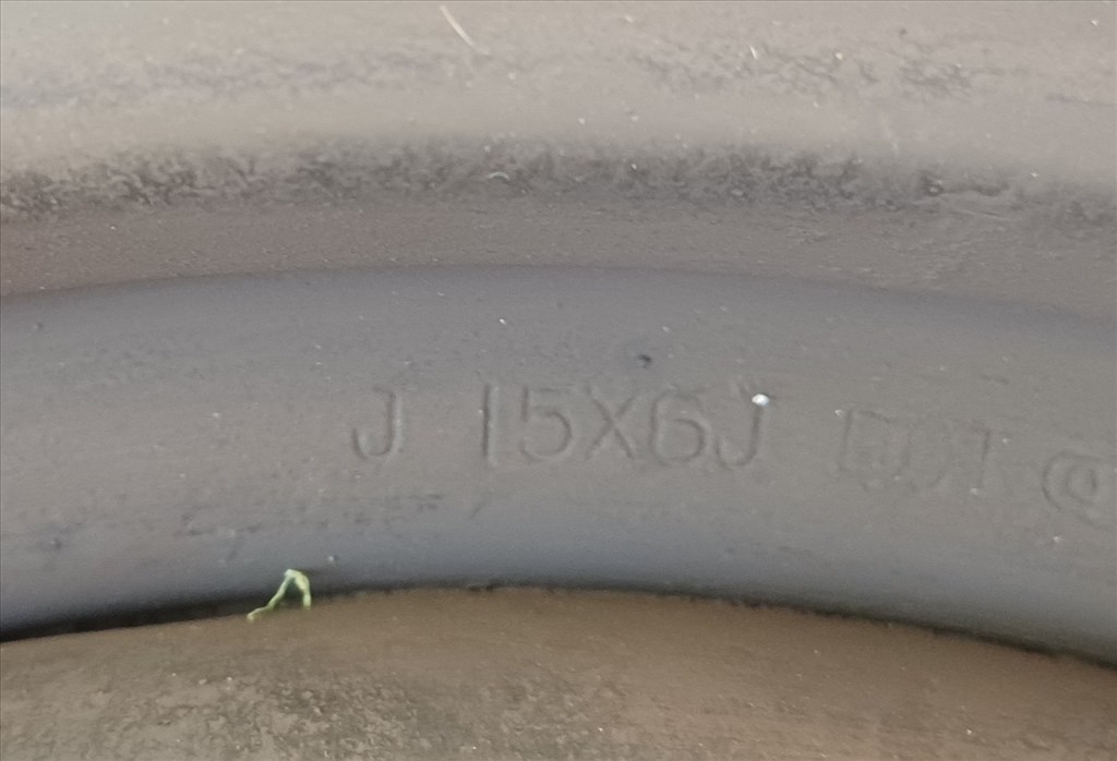  5x114.3 lyukosztású 15" használt lemezfelni, rajta 195/65 használt téli gumi gumi  3. kép