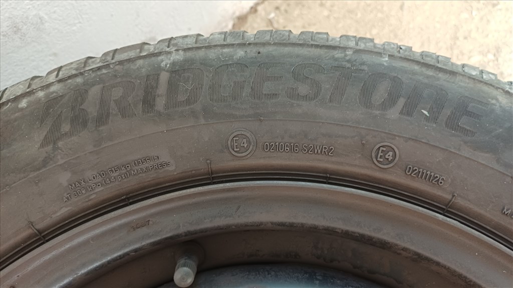  5x114.3 lyukosztású 15" használt lemezfelni, rajta 195/65 használt téli gumi gumi  5. kép