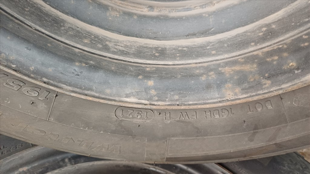  5x114.3 lyukosztású 15" használt lemezfelni, rajta 195/65 használt téli gumi gumi  8. kép