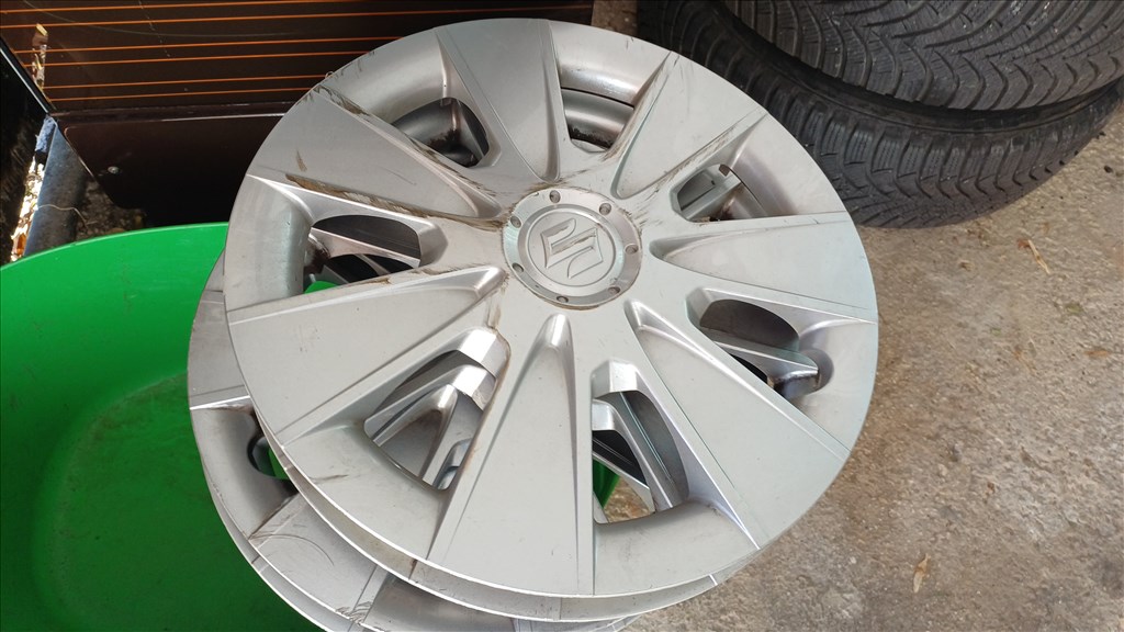  5x114.3 lyukosztású 15" használt lemezfelni, rajta 195/65 használt téli gumi gumi  9. kép