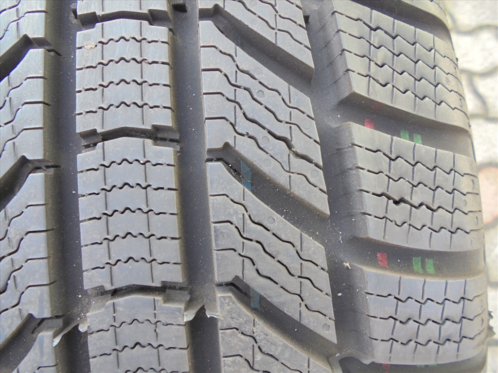 225/55 R 17-es szinte új 1 db Continetal 2023-as Téli gumi eladó 2. kép