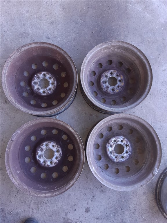 Lada 112 99-08 <p>Felni méret: 14"</p><p>Felni szélesség: 5.0</p><p>Furatszám: 4</p><p>Osztókör: 100.0</p><p>Állapot: Normál</p><p>Érdeklõdéskor hivatkozzon erre: KIN-40138</p><p>Bármire van szüksége hívjon bizalommal!<br>Kizárólag munkaidõben hétfõtõl - péntekig 8-12 13-16 óráig!<br>Alkatrészek széles választékban!<br>Hivatalos Regisztrált Autobontó Kecel!<br>Vásároljon Megbízható Helyrõl Beszerelési Garanciával Profiktól!</p> 22000 5. kép