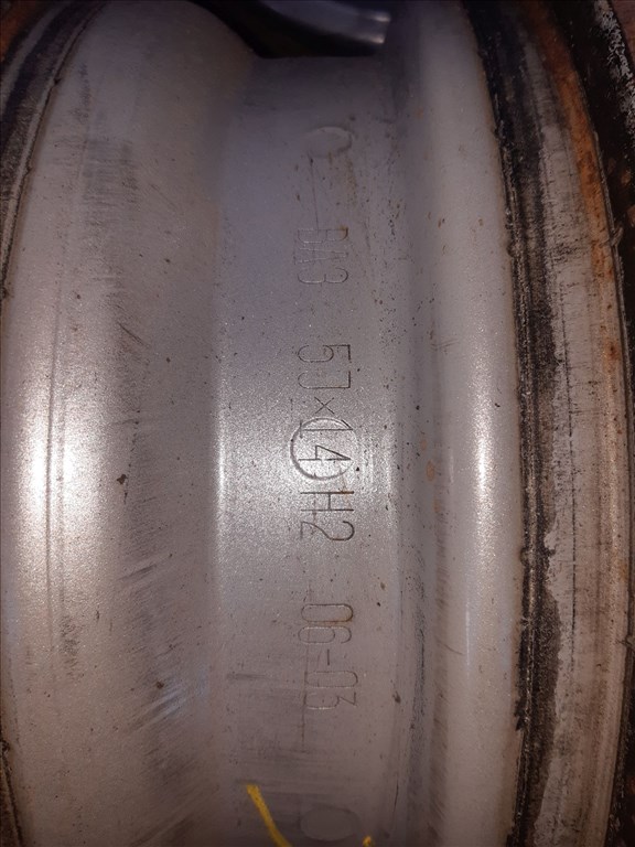 Lada 112 99-08 <p>Felni méret: 14"</p><p>Felni szélesség: 5.0</p><p>Furatszám: 4</p><p>Osztókör: 100.0</p><p>Állapot: Normál</p><p>Érdeklõdéskor hivatkozzon erre: KIN-40138</p><p>Bármire van szüksége hívjon bizalommal!<br>Kizárólag munkaidõben hétfõtõl - péntekig 8-12 13-16 óráig!<br>Alkatrészek széles választékban!<br>Hivatalos Regisztrált Autobontó Kecel!<br>Vásároljon Megbízható Helyrõl Beszerelési Garanciával Profiktól!</p> 22000 6. kép