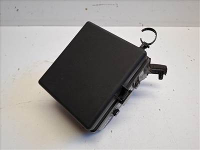 Suzuki Ignis bal első biztosítéktábla motortér