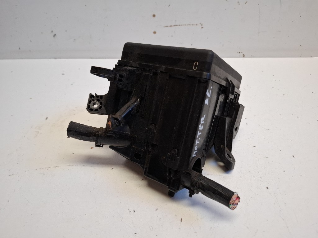 Suzuki Ignis bal elsõ biztosítéktábla motortér 2. kép