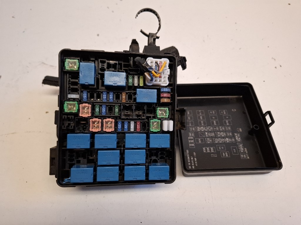 Suzuki Ignis bal elsõ biztosítéktábla motortér 4. kép