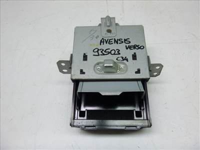 Toyota Avensis Verso első hamutartó