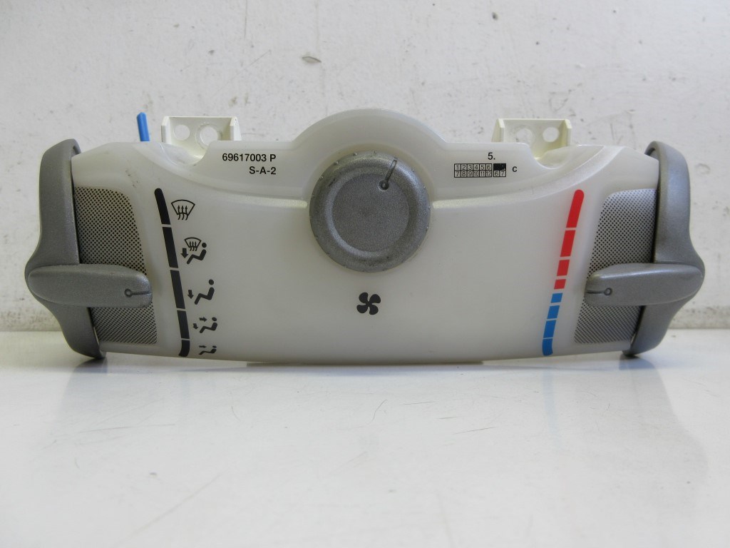 Toyota Aygo (AB10) fûtéskapcsoló (fûtés kapcsoló) 559000H010 1. kép