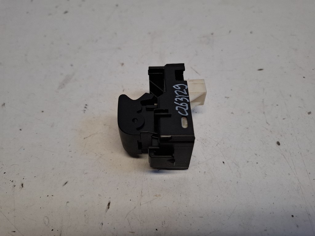 Toyota Prius Plus bal hátsó ablakemelõ kapcsoló 2. kép