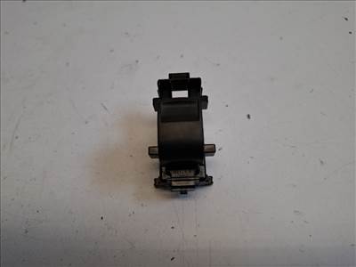 Toyota Yaris (XP130) bal hátsó ablakemelő kapcsoló