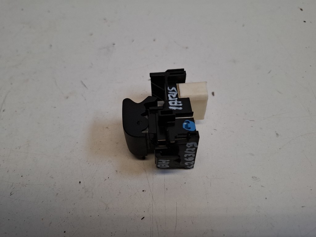 Toyota Yaris (XP130) bal hátsó ablakemelõ kapcsoló 2. kép