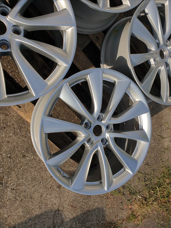 19" 5x114,3 Tesla 3. kép