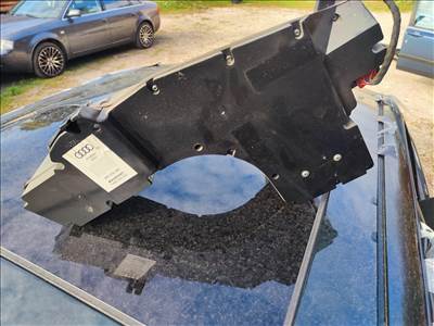 Audi A6 C5 Sedan mélyláda beépített erősítővel