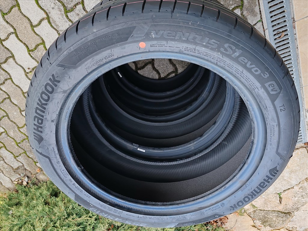 R0302 69 Új Garnitúra Hankook Ventus S1 EVO3 EV 255 45 R19 104W Hangelnyelő betéttel 2. kép
