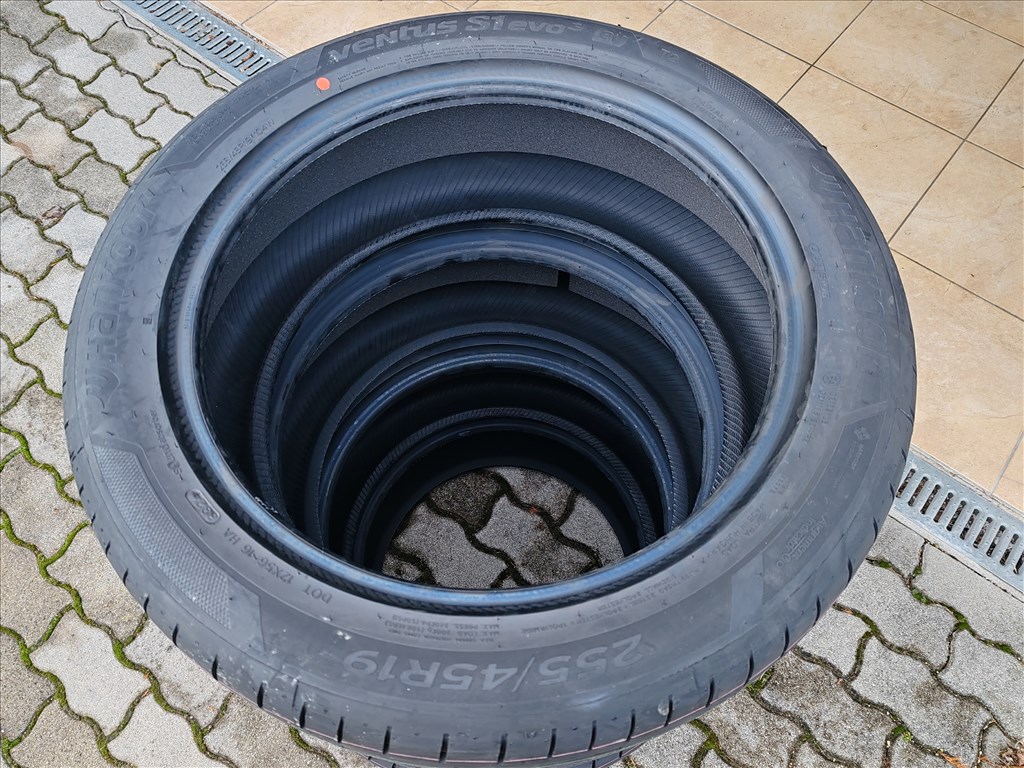 R0302 69 Új Garnitúra Hankook Ventus S1 EVO3 EV 255 45 R19 104W Hangelnyelő betéttel 3. kép