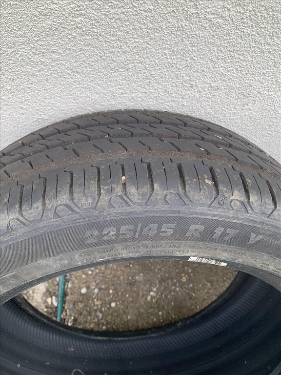  225/4517"  alig használt Points nyári gumi gumi 4. kép