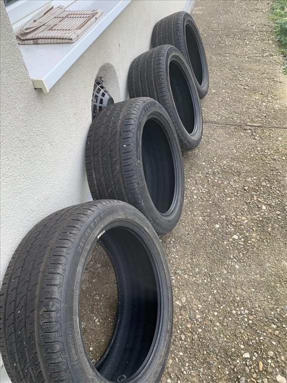  225/4517"  alig használt Points nyári gumi gumi 5. kép