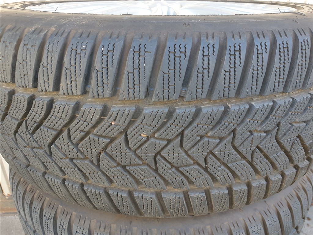  245/45 17 Dunlop Wintersport 5 5. kép
