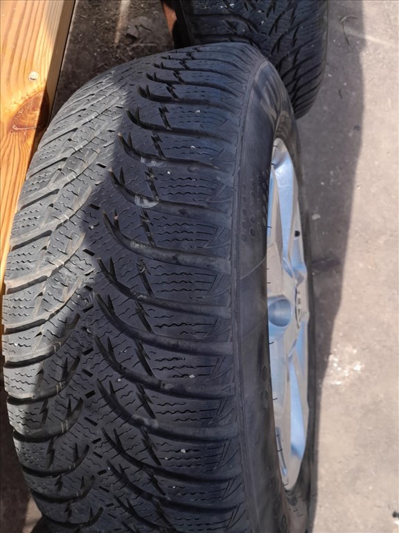  5x112 lyukosztású 16" újszerű alufelni, rajta 195/65 újszerű gumi  3. kép