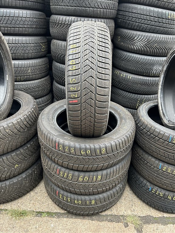 4db 225/60×18″ Pirelli téli gumiabroncs. (3751772) 1. kép