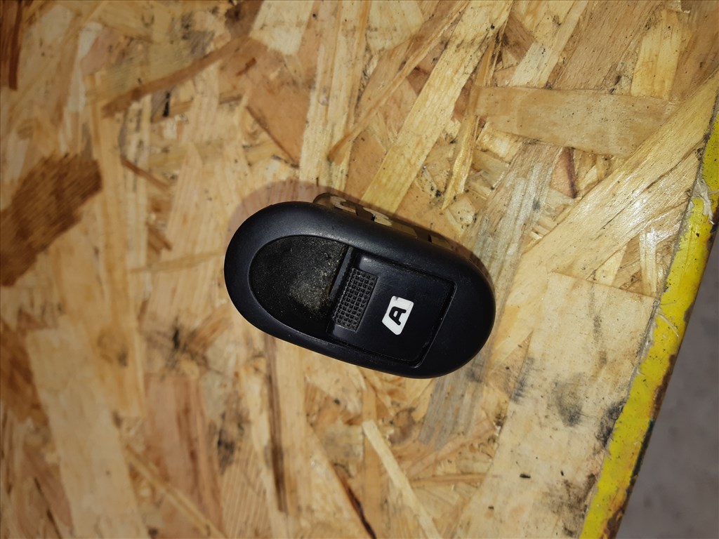 Citroen C3 Bal Elsõ Ablakemelõ Kapcsoló 96401469 1. kép